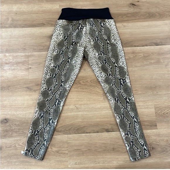 NIB!  Asset Spanx Faux Leather Snake print Shaping Leggings Sz‎ Medium - Picture 7 of 8